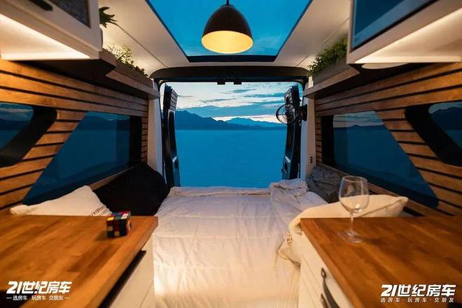 Promaster露营车把舒适感拉满了澳门新葡京四面环窗仰望星空！这辆Ram(图3)