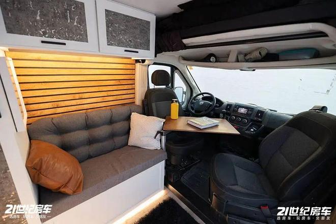 Promaster露营车把舒适感拉满了澳门新葡京四面环窗仰望星空！这辆Ram(图4)