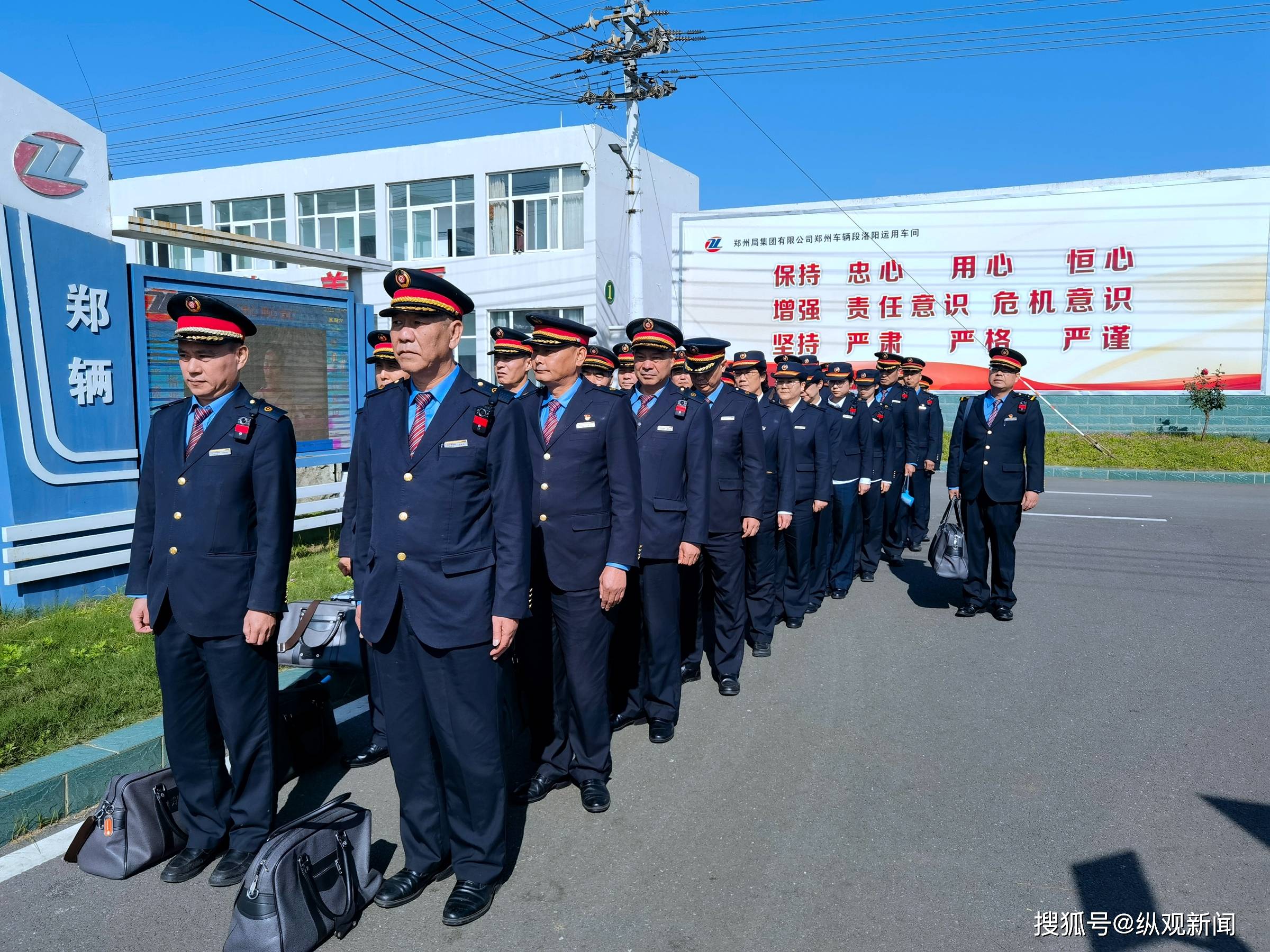 二队多举措打响年底增运增收攻坚战新葡京娱乐场app郑州客运段广州(图2) 二队多举措打响年底增运增收攻坚战新葡京娱乐场app郑州客运段广州(图2)